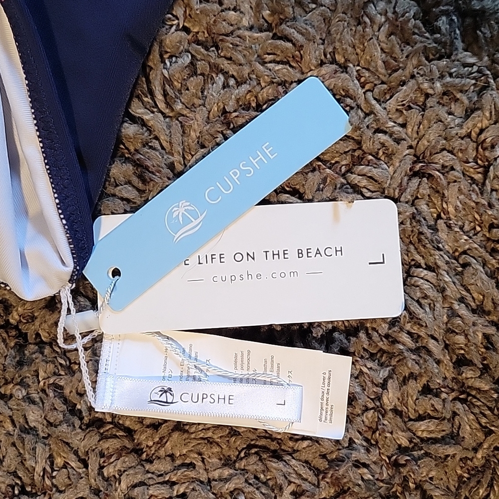 Cupshe bathing suit 2 piece - Picture 3 of 3
